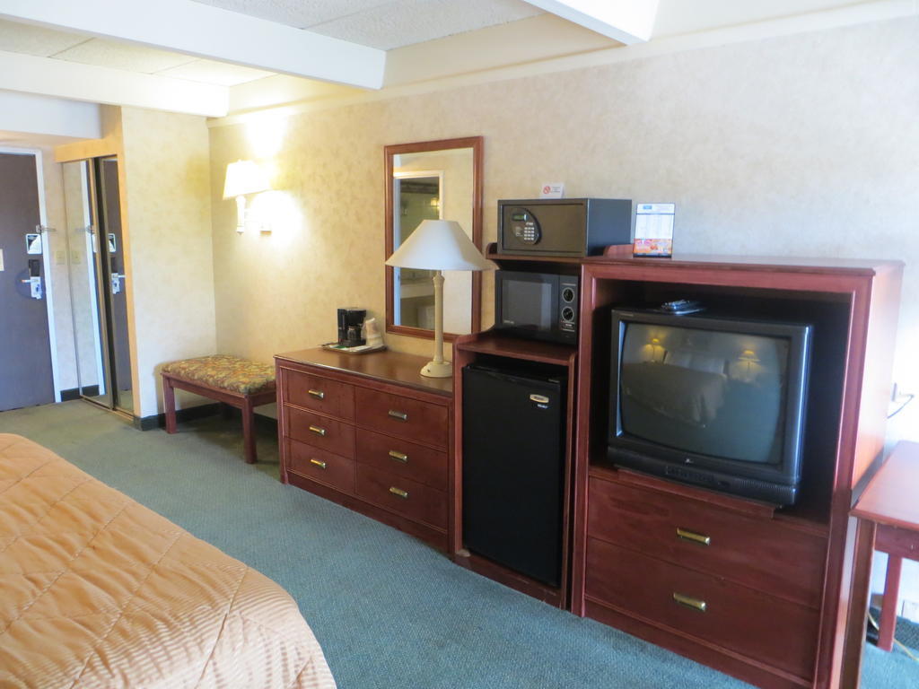 Rodeway Inn Skokie Bagian luar foto